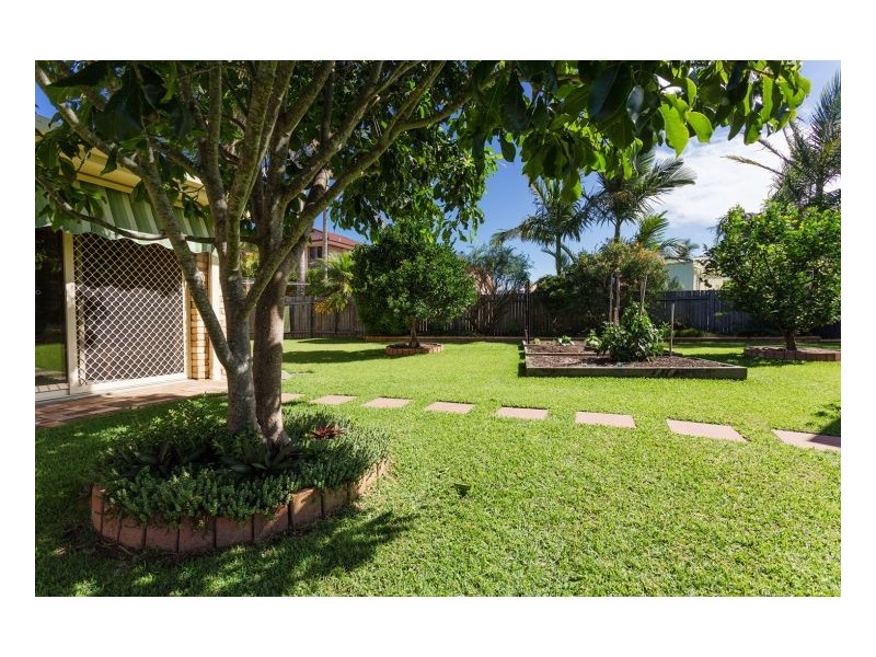 4 Midgen Close, Old Bar NSW 2430