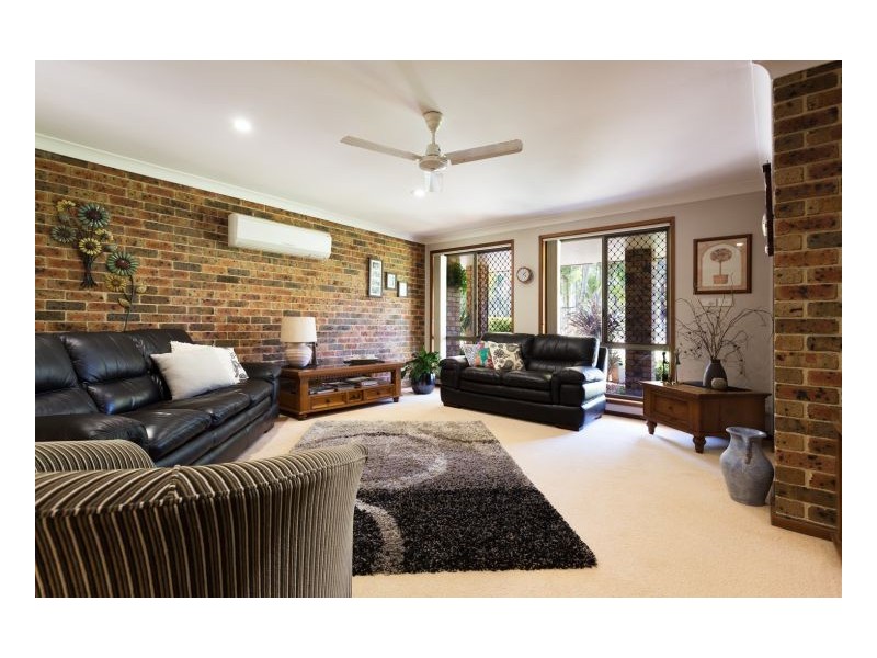 27 Kolinda Drive, Old Bar NSW 2430