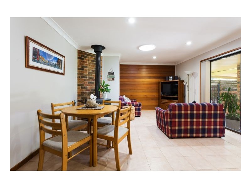 27 Kolinda Drive, Old Bar NSW 2430
