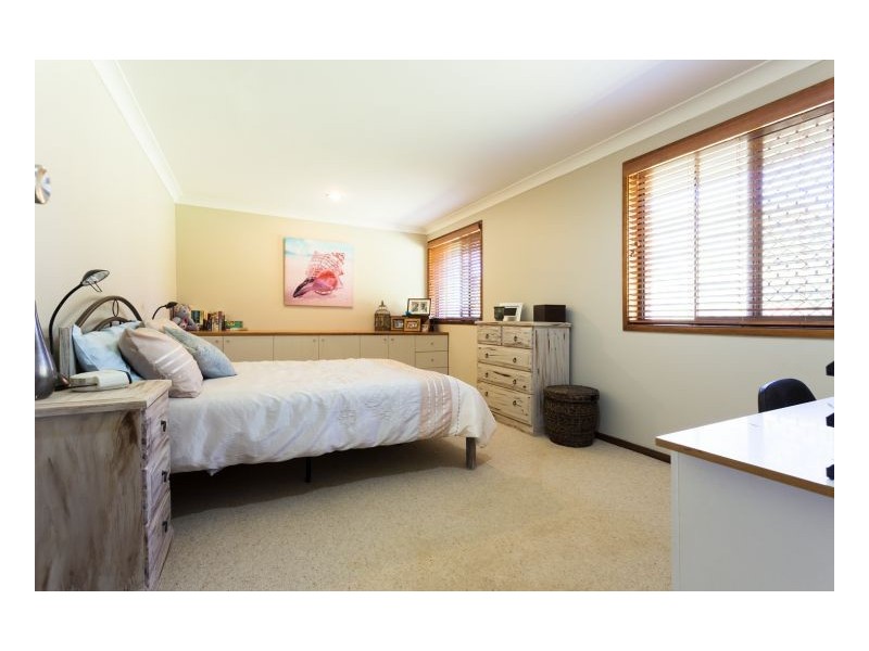 27 Kolinda Drive, Old Bar NSW 2430