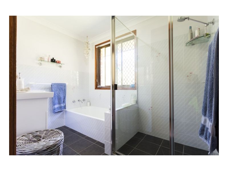 27 Kolinda Drive, Old Bar NSW 2430