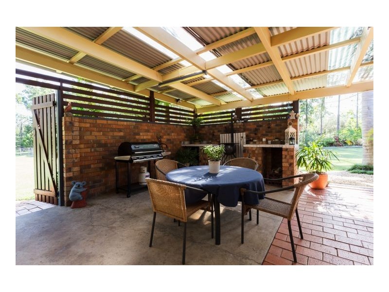 27 Kolinda Drive, Old Bar NSW 2430