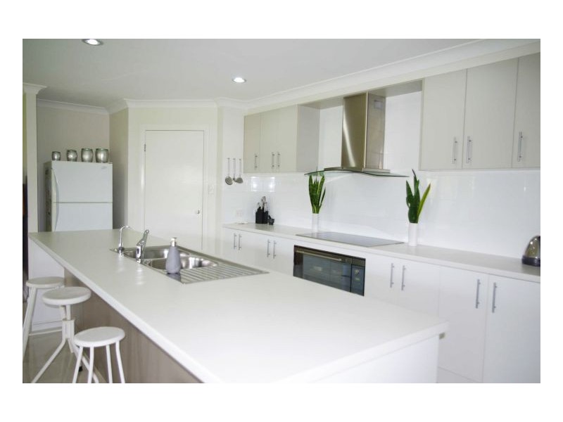 42 Ivy Crescent, Old Bar NSW 2430