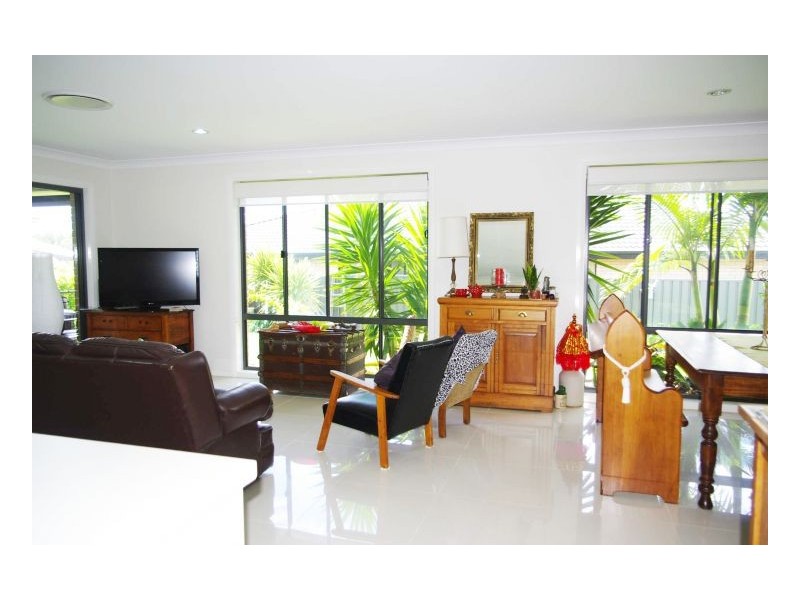 42 Ivy Crescent, Old Bar NSW 2430