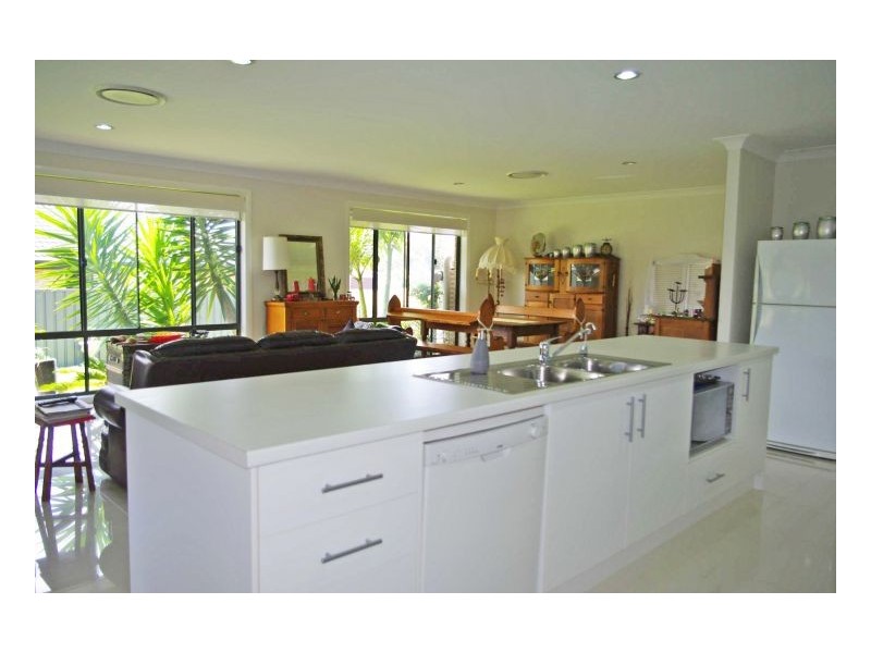 42 Ivy Crescent, Old Bar NSW 2430
