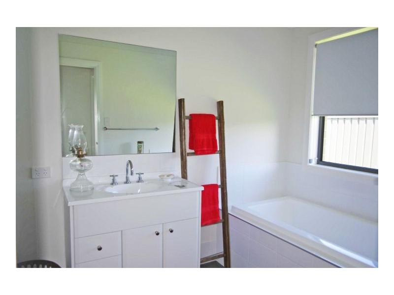 42 Ivy Crescent, Old Bar NSW 2430