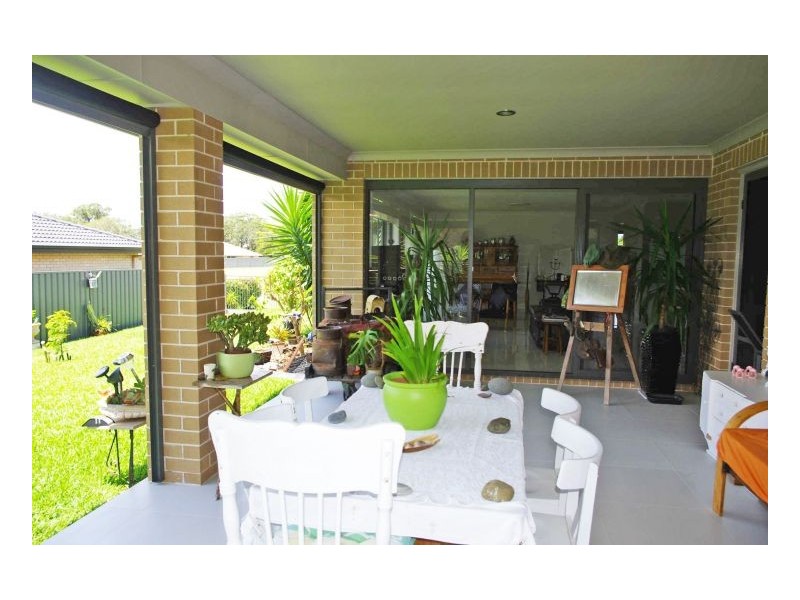 42 Ivy Crescent, Old Bar NSW 2430