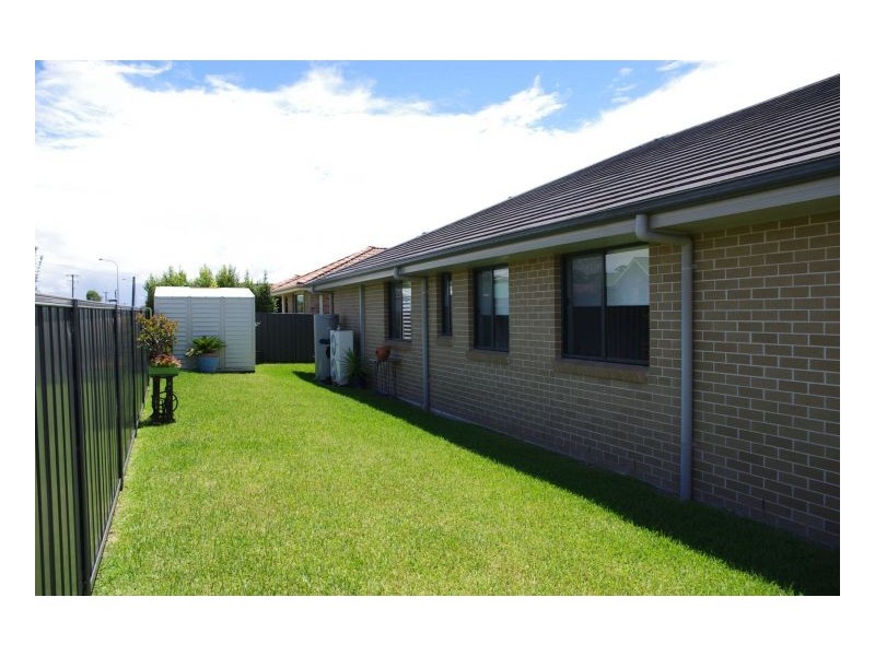 42 Ivy Crescent, Old Bar NSW 2430