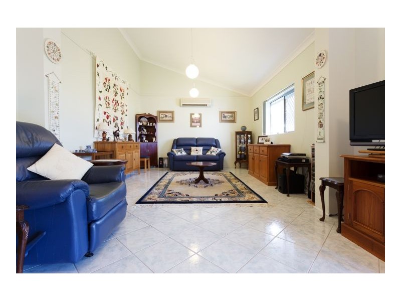 4 Seasound Close, Old Bar NSW 2430