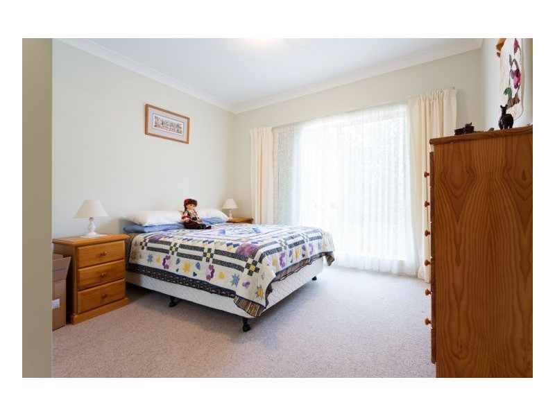 4 Seasound Close, Old Bar NSW 2430