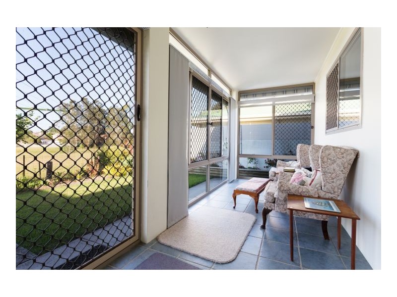 4 Seasound Close, Old Bar NSW 2430