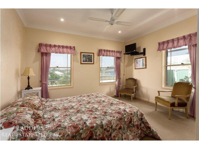 31 Medowie Road, Old Bar NSW 2430