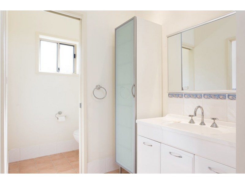 33 Medowie Road, Old Bar NSW 2430