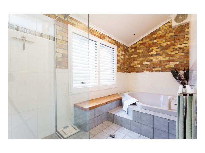 4 Spinnaker Cove, Wallabi Point NSW 2430