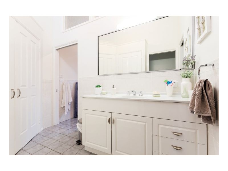 4 Spinnaker Cove, Wallabi Point NSW 2430