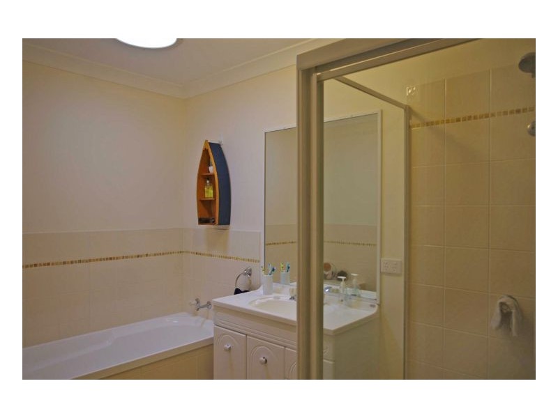 2/64 Old Bar Road, Old Bar NSW 2430