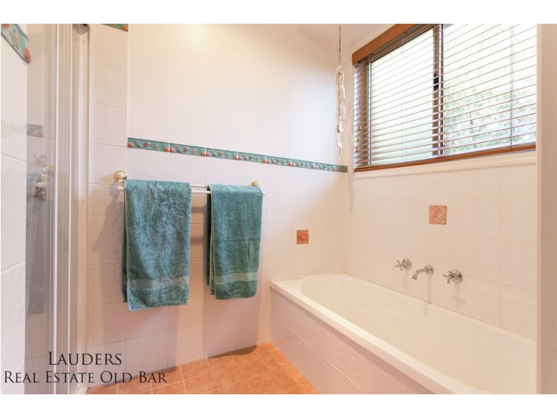 128 Waterman Street, Old Bar NSW 2430