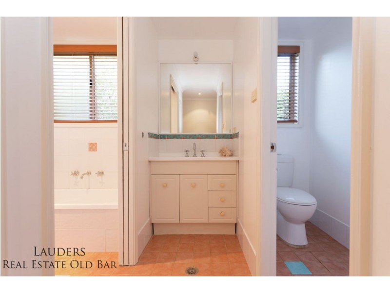 128 Waterman Street, Old Bar NSW 2430