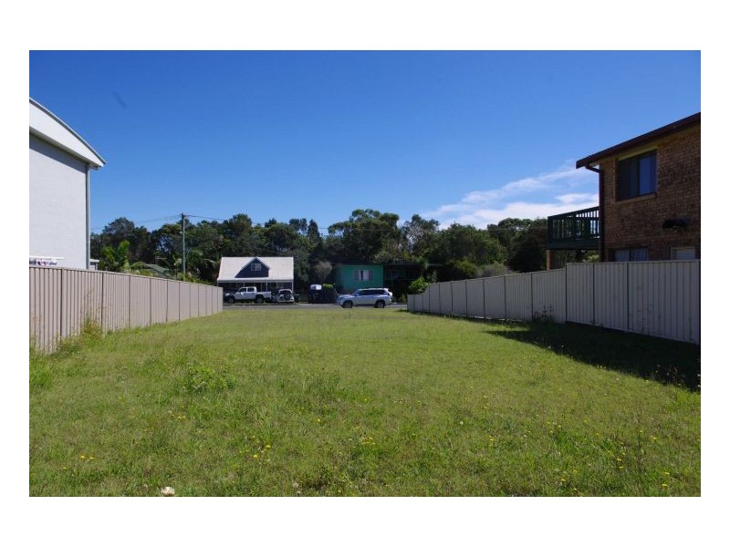 4 George Street, Old Bar NSW 2430