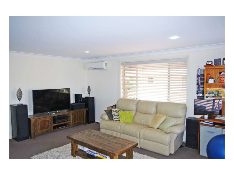 17a Albatross Way, Old Bar NSW 2430