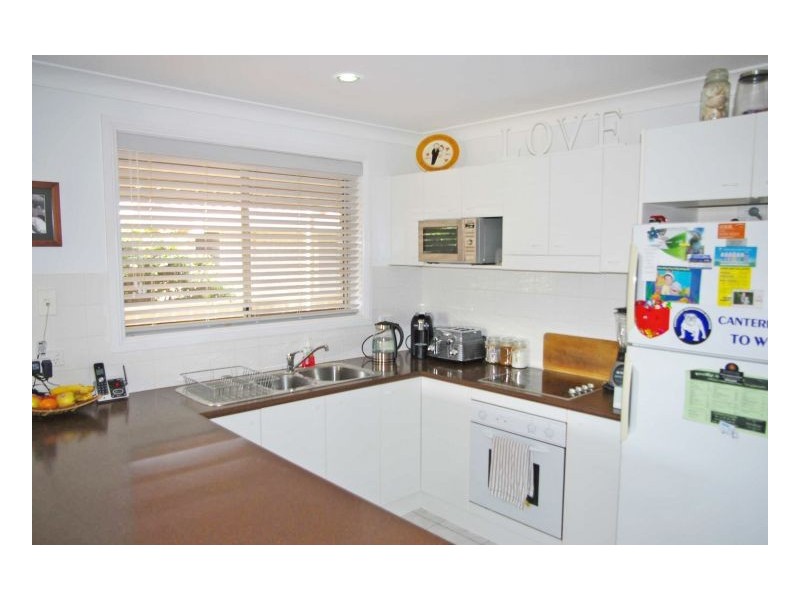 17a Albatross Way, Old Bar NSW 2430