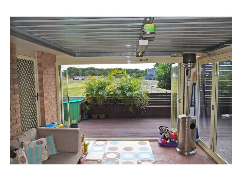 17a Albatross Way, Old Bar NSW 2430