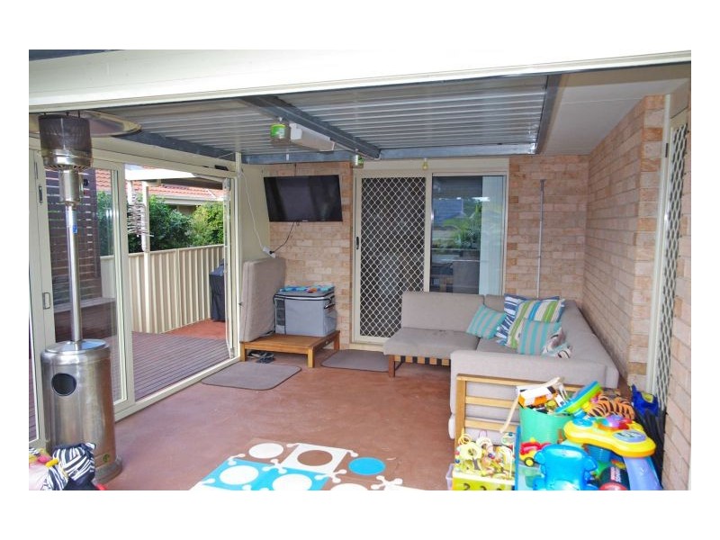 17a Albatross Way, Old Bar NSW 2430