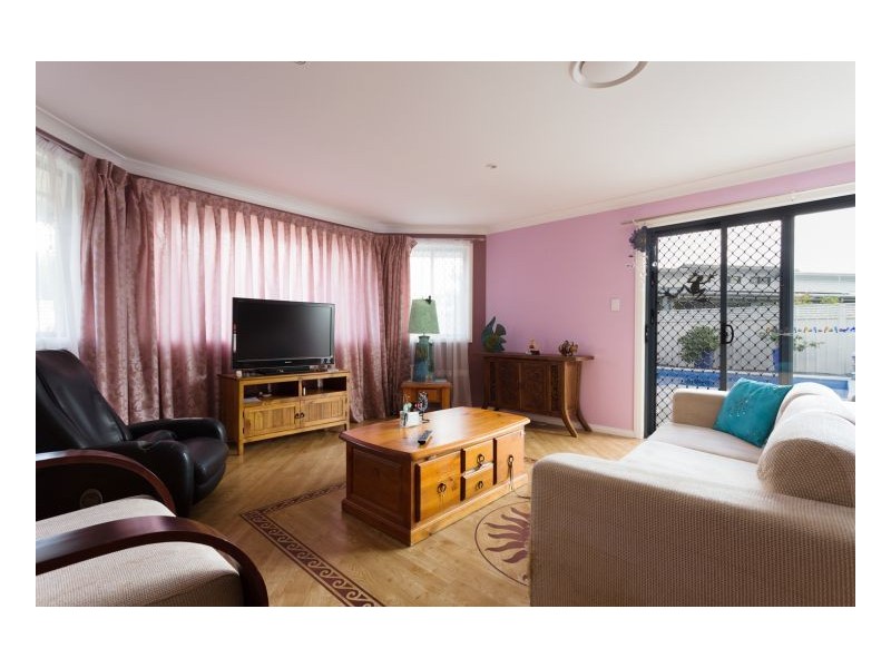 9 Yellowfin Avenue, Old Bar NSW 2430