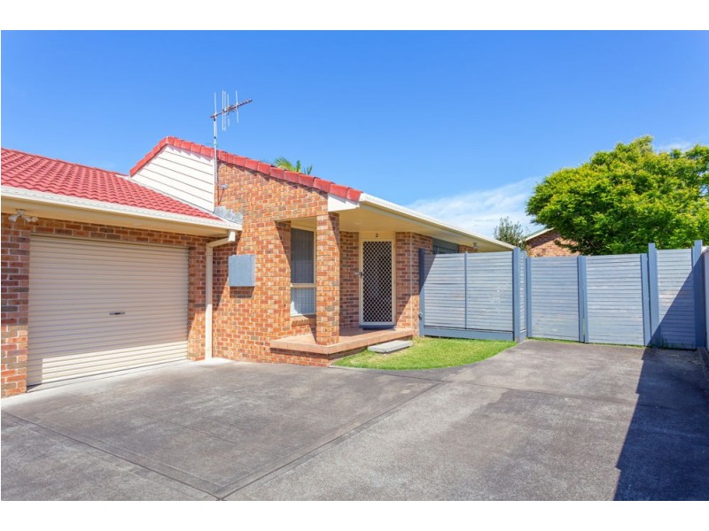 2/9 Carrabeen Drive, Old Bar NSW 2430