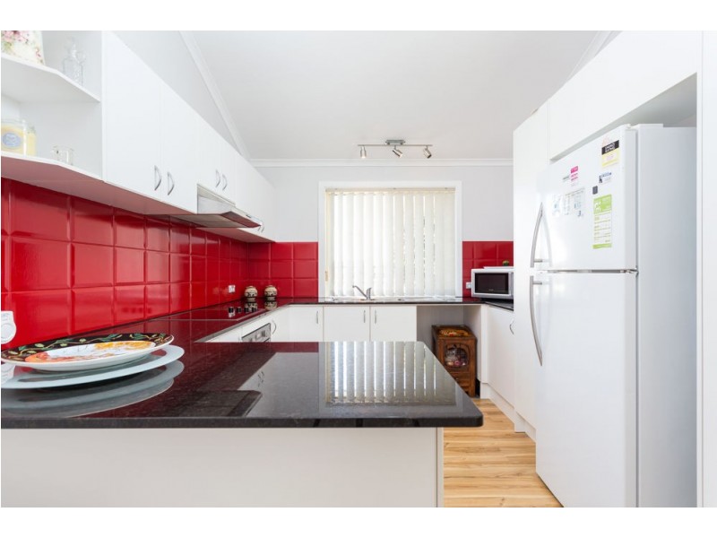 2/9 Carrabeen Drive, Old Bar NSW 2430