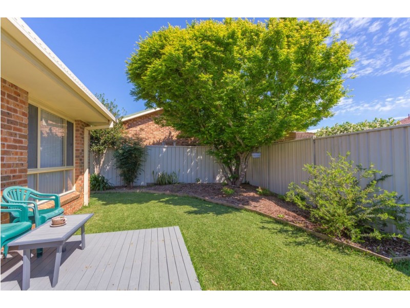 2/9 Carrabeen Drive, Old Bar NSW 2430