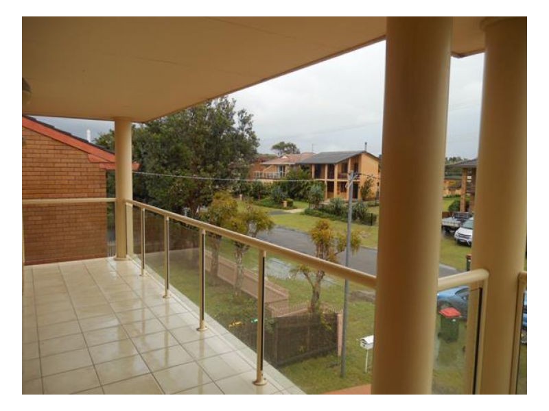 4 Lewis Street, Old Bar NSW 2430
