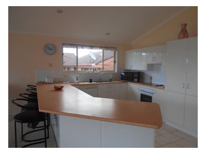 4 Lewis Street, Old Bar NSW 2430