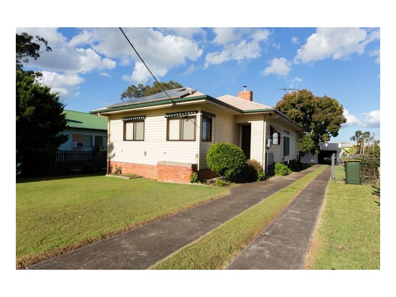 4 Robertson Street, Taree NSW 2430