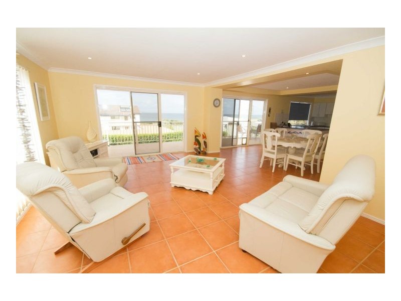 24 Ocean Drive, Wallabi Point NSW 2430