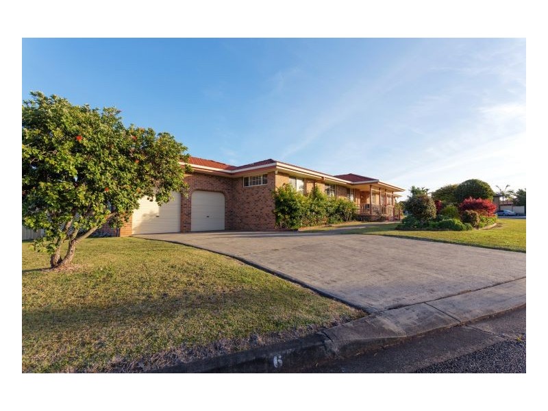 6 Pryor Crescent, Old Bar NSW 2430