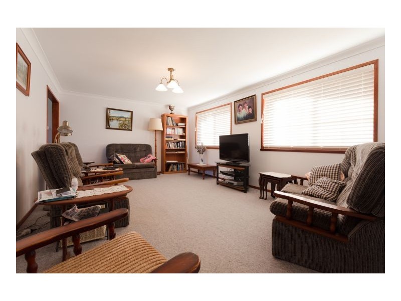 6 Pryor Crescent, Old Bar NSW 2430
