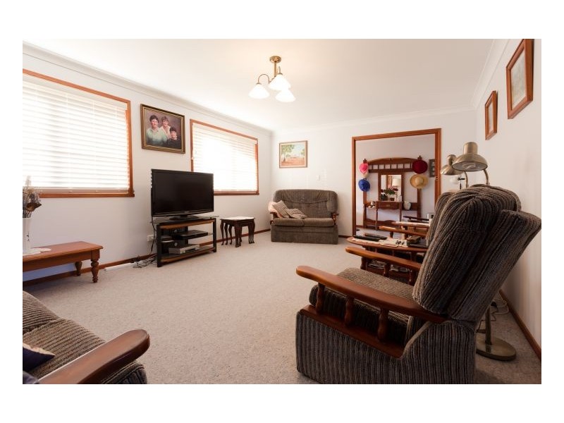6 Pryor Crescent, Old Bar NSW 2430