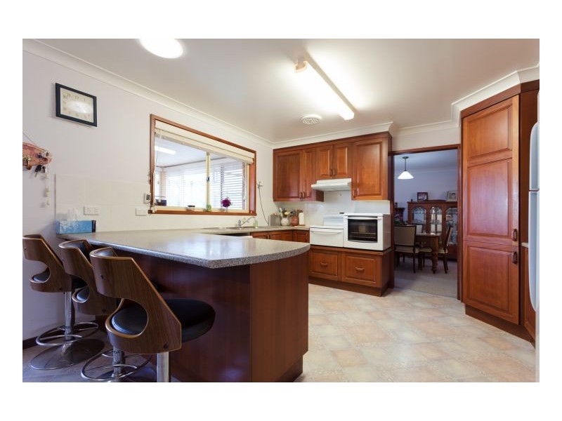 6 Pryor Crescent, Old Bar NSW 2430