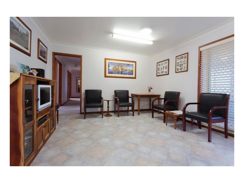 6 Pryor Crescent, Old Bar NSW 2430