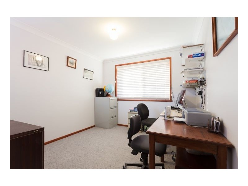 6 Pryor Crescent, Old Bar NSW 2430