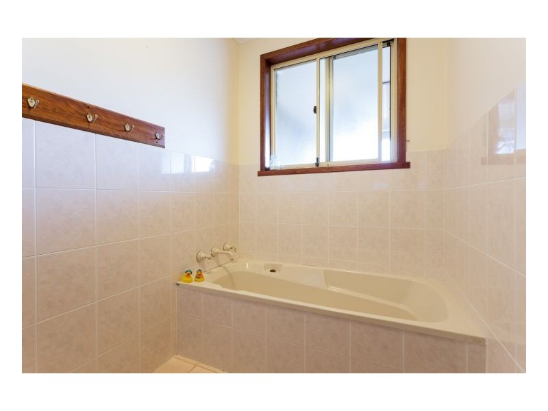 6 Pryor Crescent, Old Bar NSW 2430