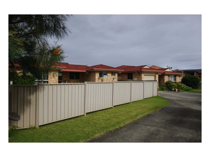 135 Waterman Street, Old Bar NSW 2430