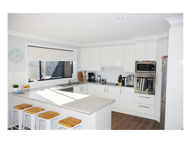 2/13 Yellowfin Avenue, Old Bar NSW 2430