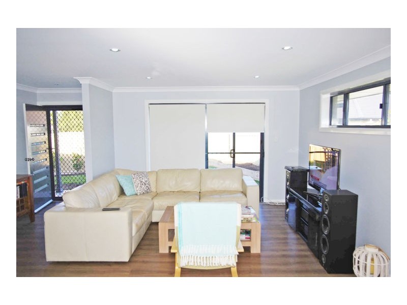 2/13 Yellowfin Avenue, Old Bar NSW 2430