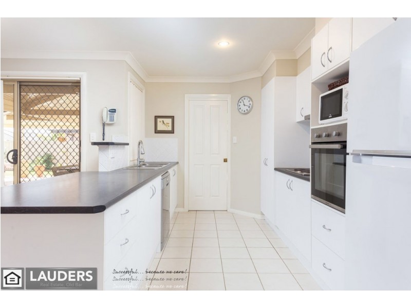 28 Bluehaven Drive, Old Bar NSW 2430