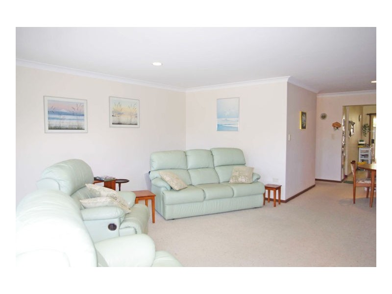 2/89 Old Bar Road, Old Bar NSW 2430