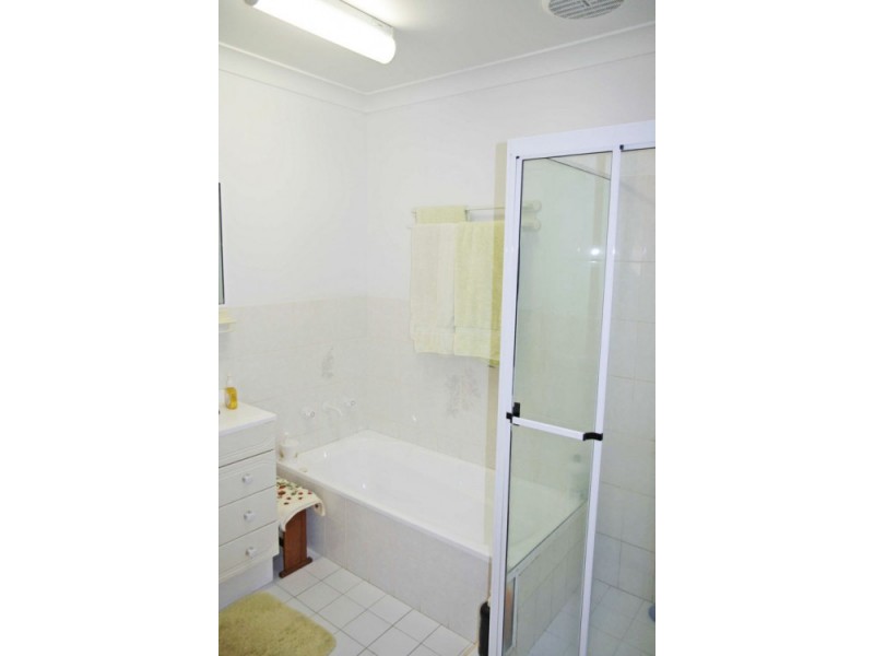 2/89 Old Bar Road, Old Bar NSW 2430