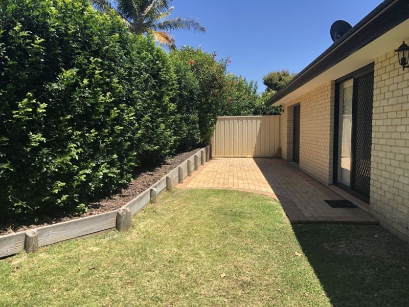 2/22 Mistral Place, Old Bar NSW 2430