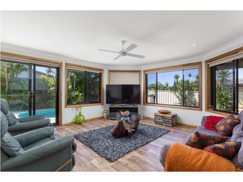 13 Shantull Drive, Wallabi Point NSW 2430